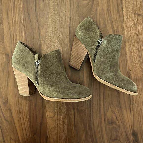 MIA Neutral Taupe Suede Booties, 8.5M - Picture 1 of 9